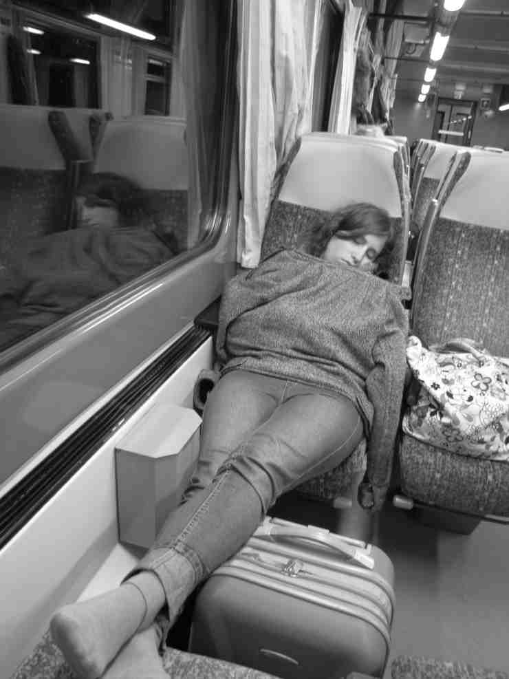 come addormentarsi in aereo o in treno Voiaganto